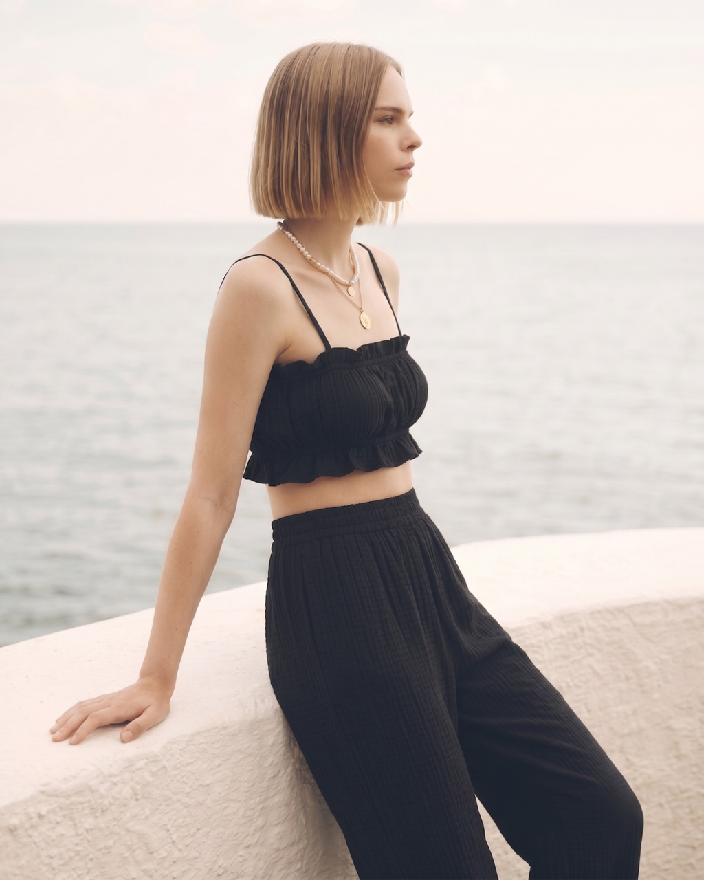 Kadın Yazlık Müslin İkili Takım - Fırfır Detaylı Askılı Crop Top ve Yüksek Bel Bol Paça Pantolon Seti
