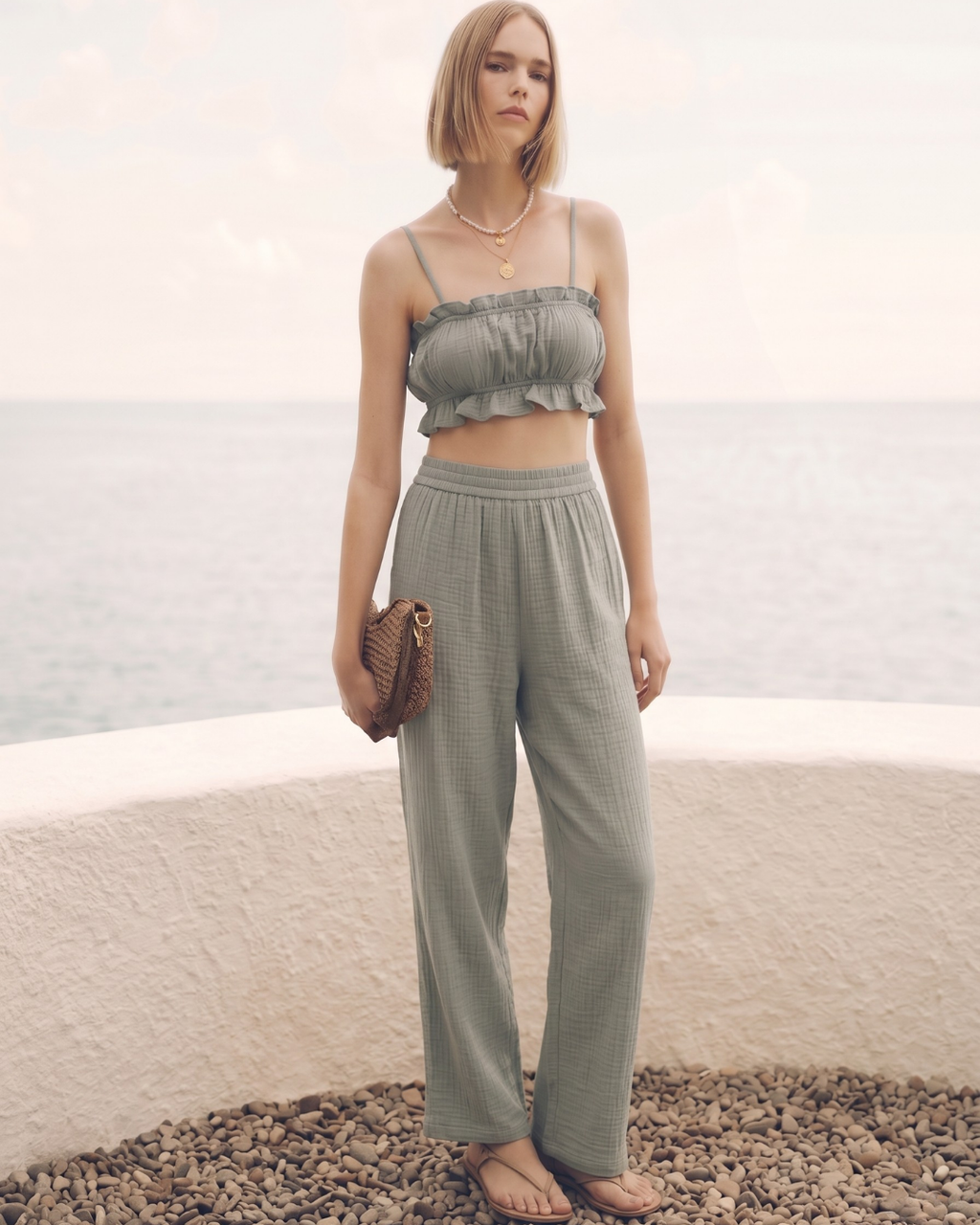 Kadın Yazlık Müslin İkili Takım - Fırfır Detaylı Askılı Crop Top ve Yüksek Bel Bol Paça Pantolon Seti