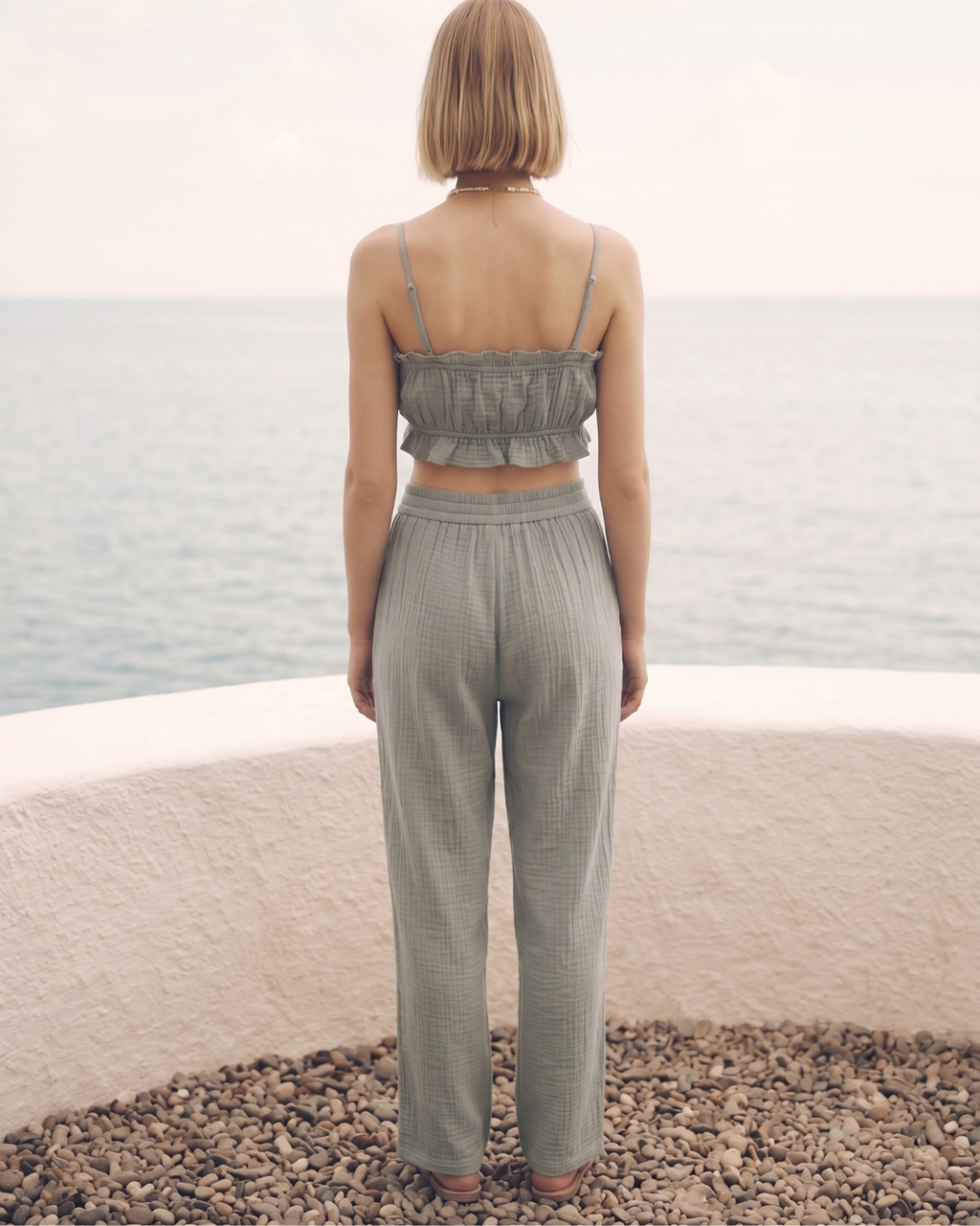 Kadın Yazlık Müslin İkili Takım - Fırfır Detaylı Askılı Crop Top ve Yüksek Bel Bol Paça Pantolon Seti