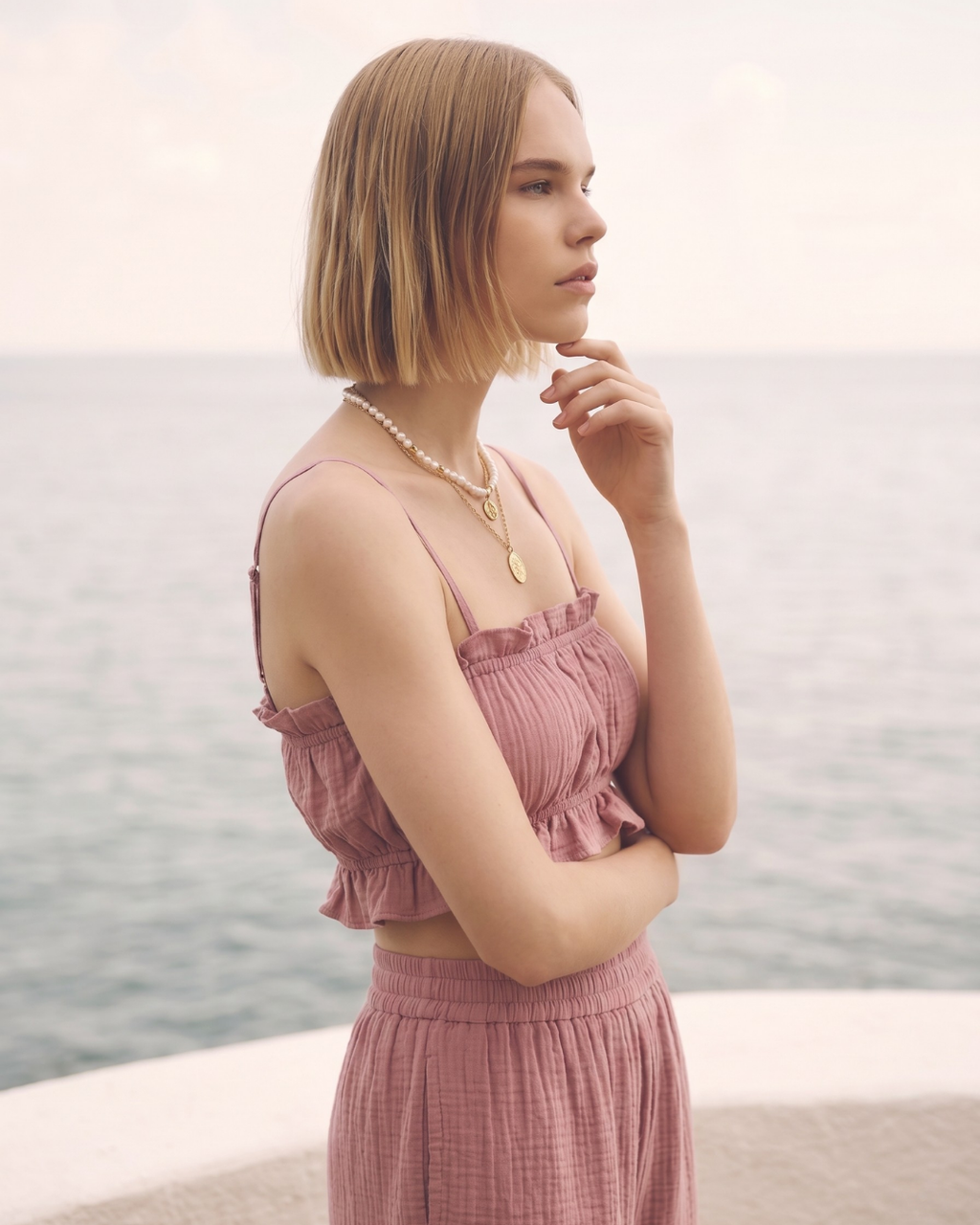 Kadın Yazlık Müslin İkili Takım - Fırfır Detaylı Askılı Crop Top ve Yüksek Bel Bol Paça Pantolon Seti