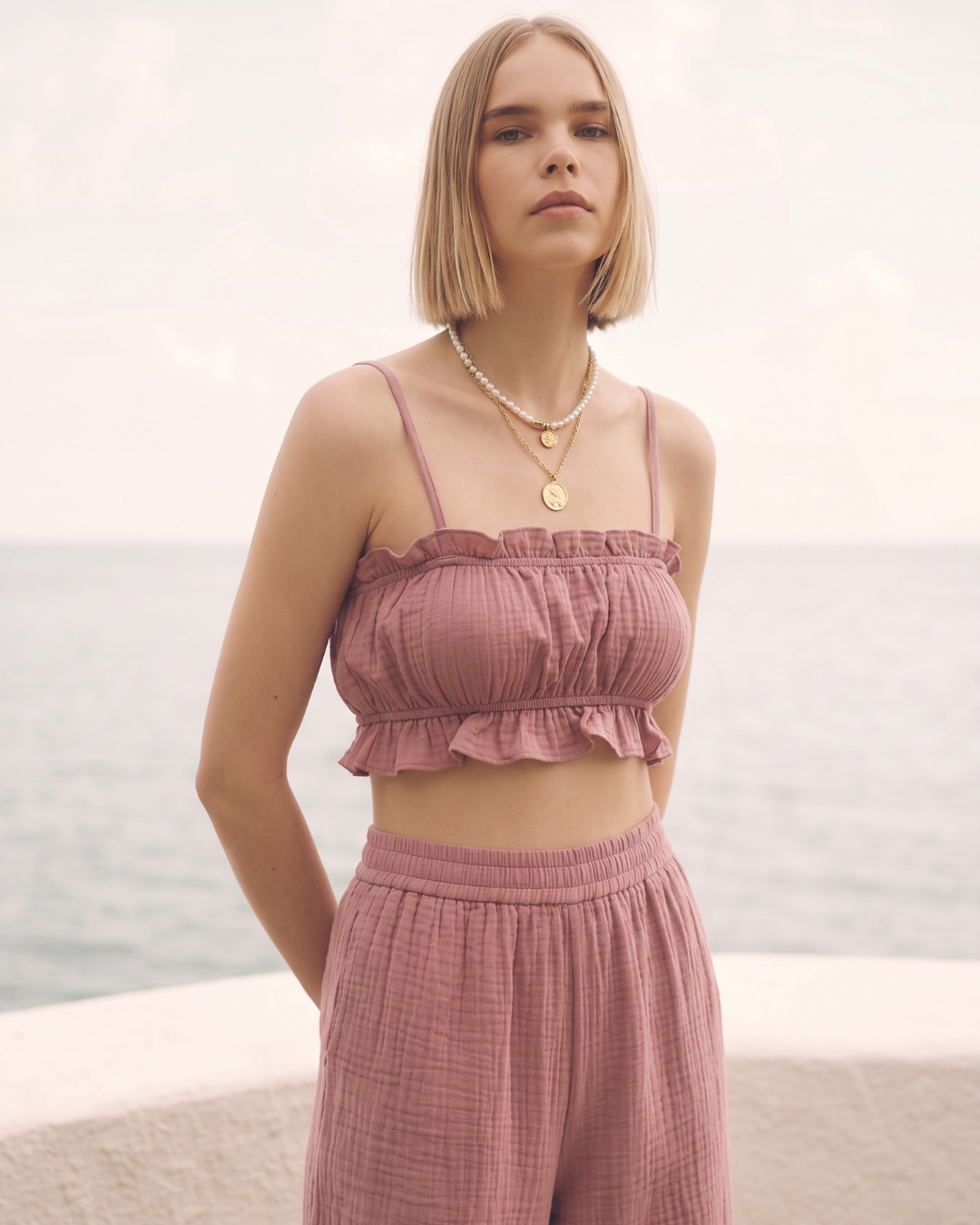 Kadın Yazlık Müslin İkili Takım - Fırfır Detaylı Askılı Crop Top ve Yüksek Bel Bol Paça Pantolon Seti
